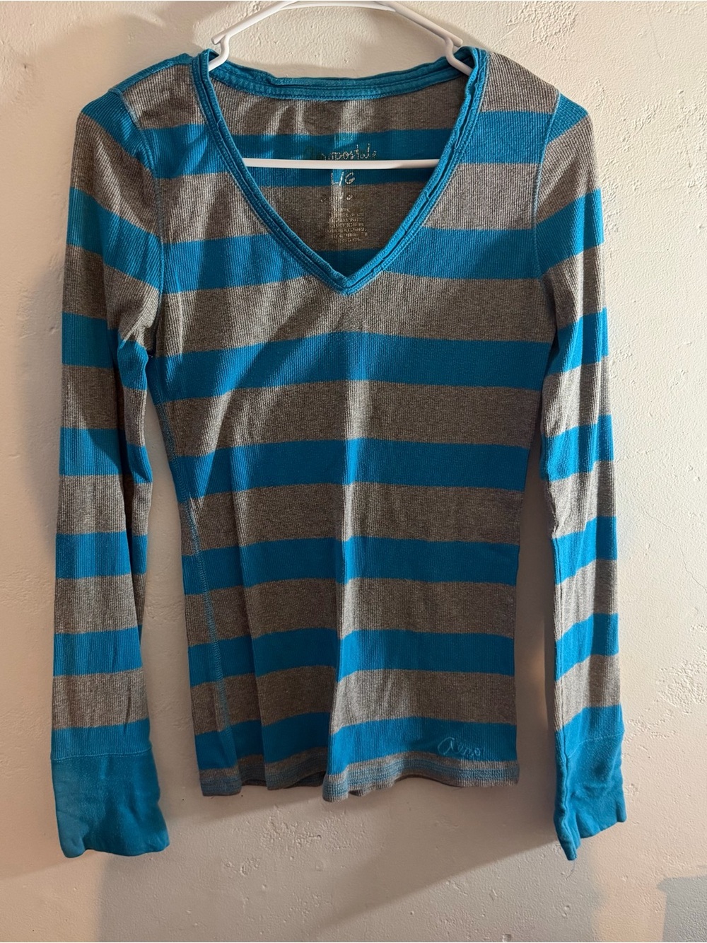 Aeropostale Women’s Large Blue Gray Striped Long Sleeve V-Neck Thermal Top